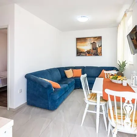Apartment Dora