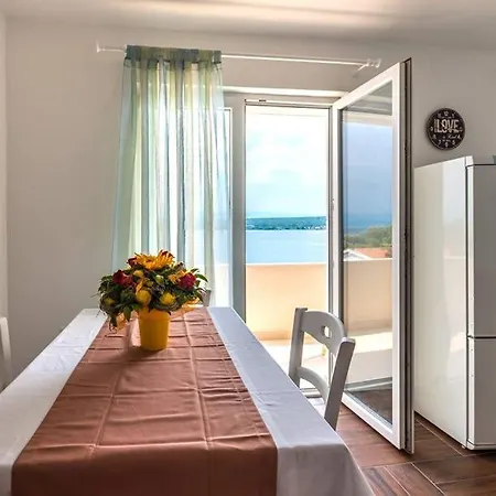 Dora Apartment *