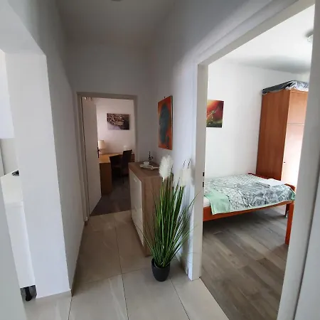 Dora Apartment *
