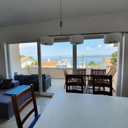 Dora Apartment *
