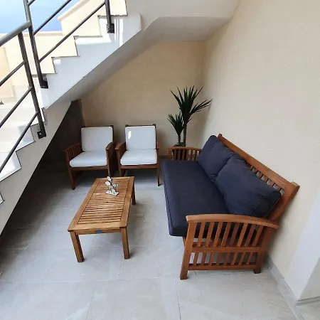 Dora Apartment *
