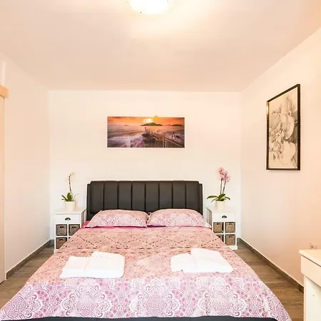 Dora Apartment