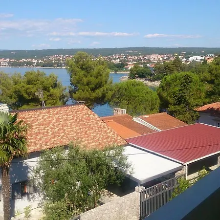 Dora Apartment Vantacici